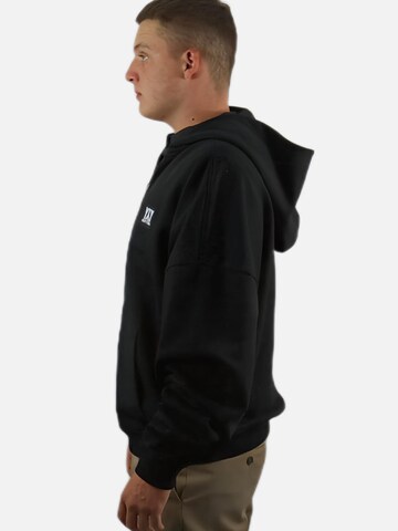 HEFTYKA Zip-Up Hoodie in Black
