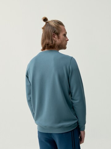 Born Living Yoga Athletic Sweatshirt 'Yangtse' in Blue