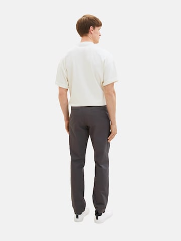 Regular Pantalon chino TOM TAILOR en gris