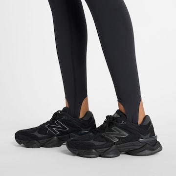 new balance - Skinny Pantalón deportivo 'Sleek' en negro