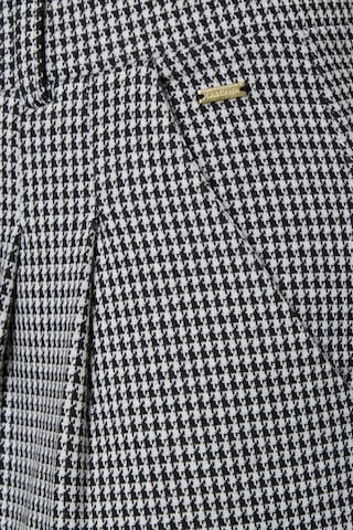 LASCANA Loose fit Pleat-Front Pants in Black