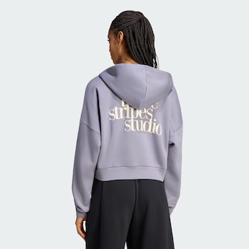 ADIDAS SPORTSWEAR - Casaco de treino em moletão 'Studio' em roxo