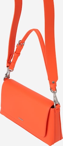 Calvin Klein Τσάντα ώμου 'Must' σε πορτοκαλί