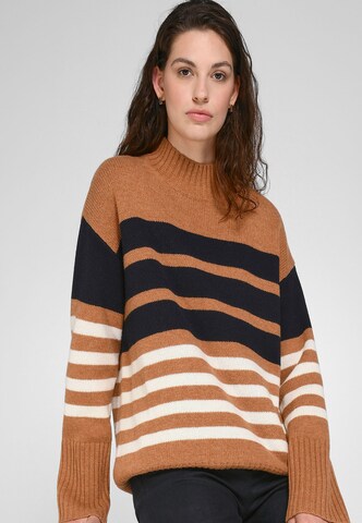 DAY.LIKE Sweater in Brown: front