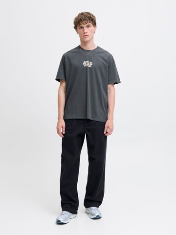 JACK & JONES - Camiseta 'JORSTEEL GALLERY' en gris