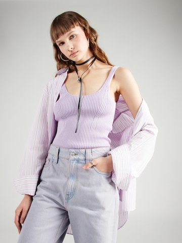 WEEKDAY - Top de malha 'Meg' em roxo: frente