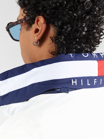 TOMMY HILFIGER Přechodná bunda – bílá