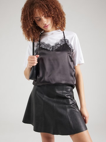 PIECES Top 'PCJAHARA' in Black: front