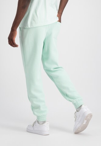 ALPHA INDUSTRIES Tapered Broek 'EMB' in Groen