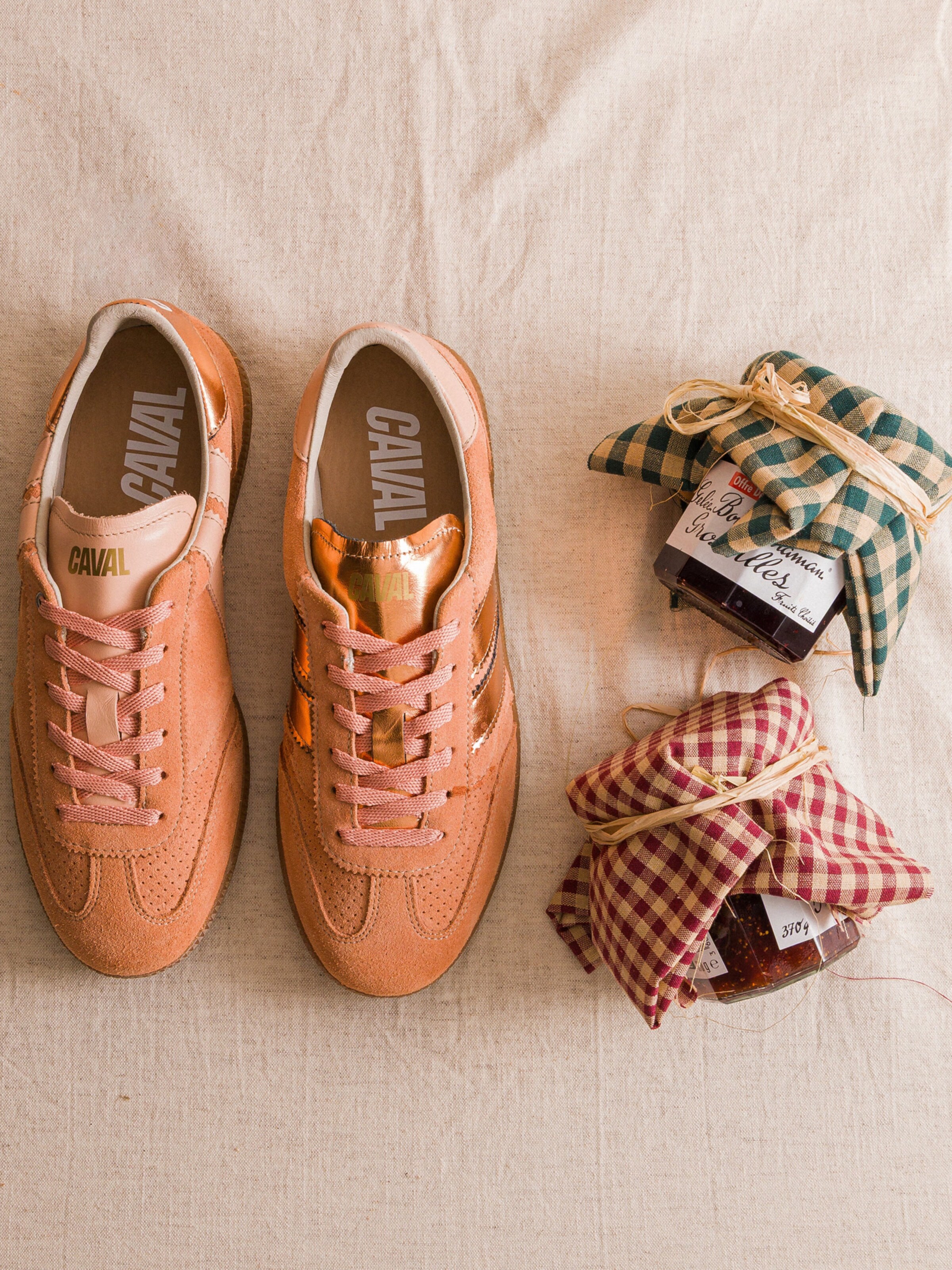 Caval Platform trainers ' PULSE ' in Orange
