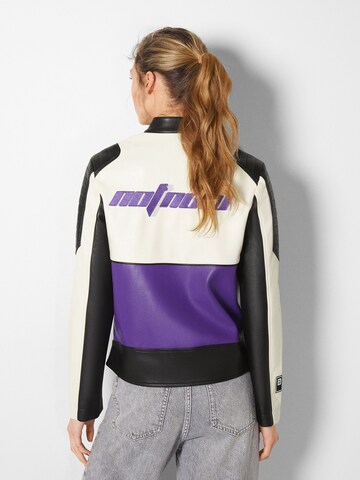 Bershka Prehodna jakna | vijolična barva