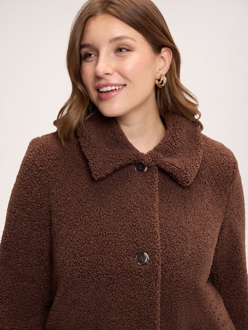 Cappotto di mezza stagione di Fiorella Rubino in marrone