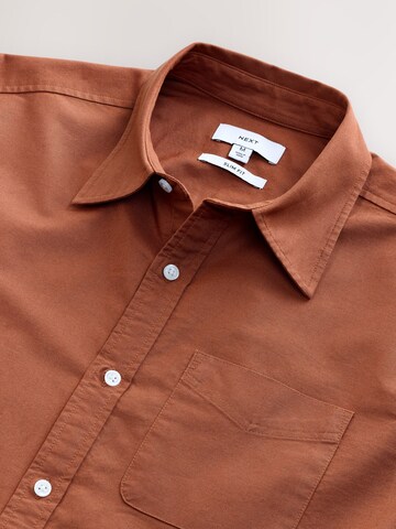 Next - Ajuste estrecho Camisa en marrón