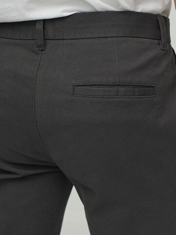 regular Pantaloni chino di Next in grigio
