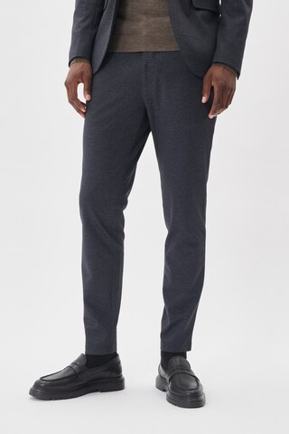 Coupe slim Pantalon 'Liam' Matinique en bleu : devant