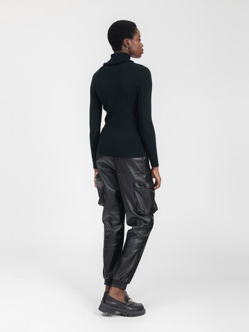 Influencer Sweater in Black