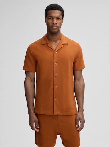 Coupe regular Chemise 'Soma' STRELLSON en marron : devant