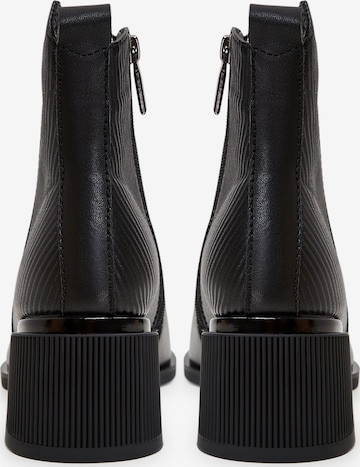 CESARE GASPARI Ankle Boots in Schwarz