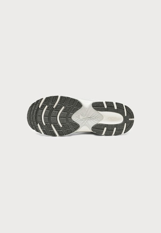 Sneaker 'V5 RNR' de la Nike Sportswear pe bej