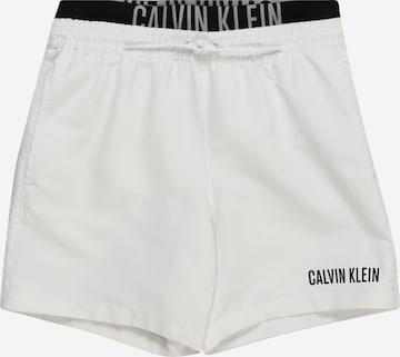 Calvin Klein Swimwear Regular Шорти за плуване 'Intense Power ' в бяло: отпред