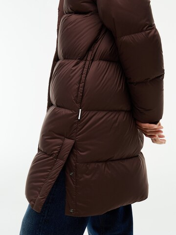 TOMMY HILFIGER Wintermantel in Bruin