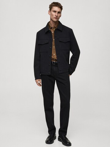 MANGO MAN Tapered Farkut 'Bob' värissä musta