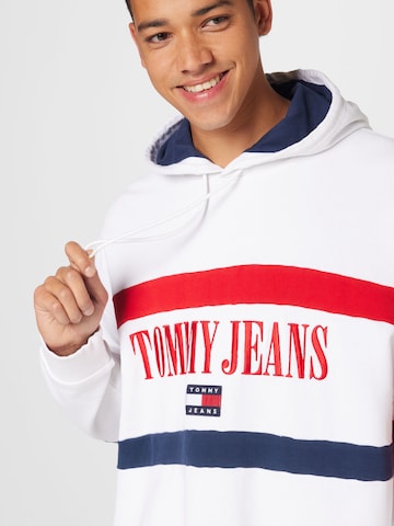 Felpa di Tommy Jeans in bianco