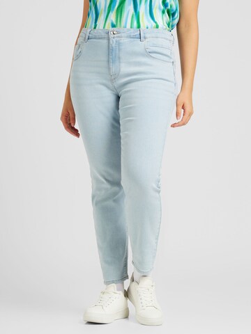 Coupe slim Jean 'DAISY' ONLY Carmakoma en bleu : devant