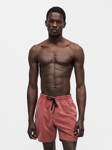 Șorturi de baie 'CENTER 17' de la Volcom pe roșu: față