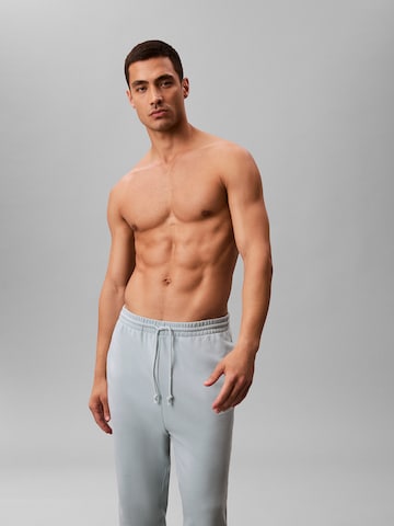 Calvin Klein Tapered Hose in Blau