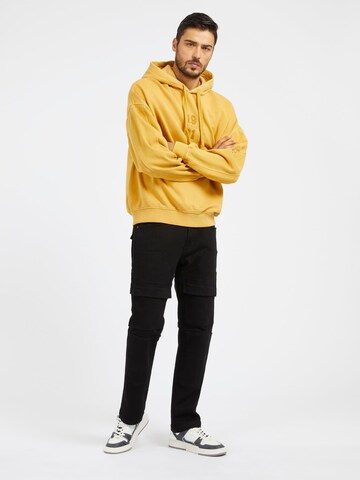 GUESS Sweatshirt in Gelb