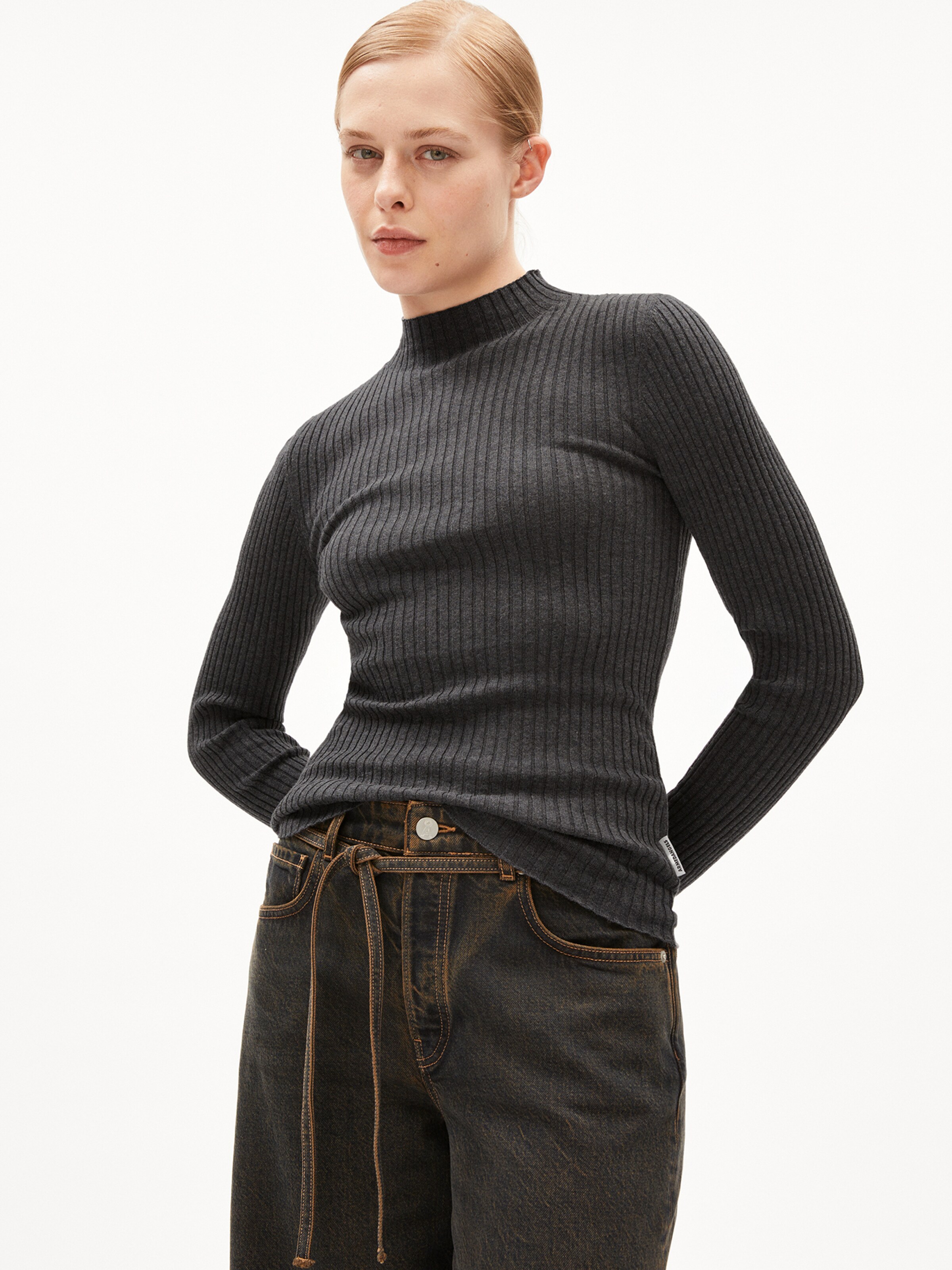 ARMEDANGELS Strickpullover ' ALAANIA ' in Grau: Vorderseite