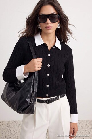 Trendyol Strickjacke in Schwarz: Vorderseite