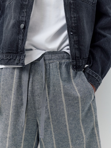 Pull&Bear Bő szár Nadrág - szürke