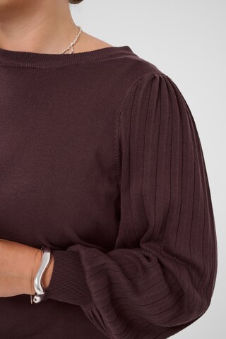 KAFFE CURVE Sweter 'Loni ' w kolorze brązowy