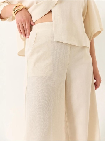 Completo pantalone di Bianco Lucci in beige