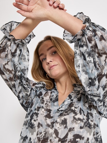 Peppercorn Bluse 'Eleanor' in Grau