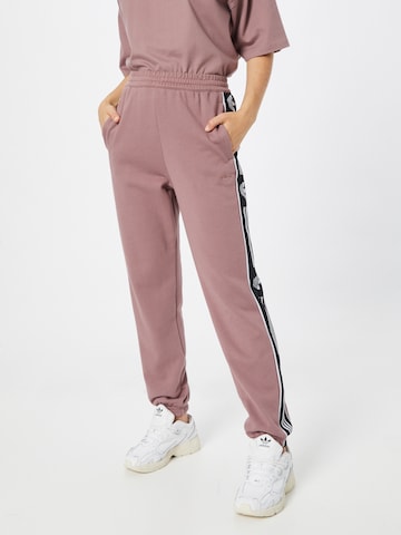 ADIDAS ORIGINALS Tapered Broek 'Cuffed Tape' in Lila: voorkant