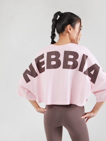 NEBBIA Λειτουργικό μπλουζάκι 'JUST FLOW' σε ροζ: μπροστά