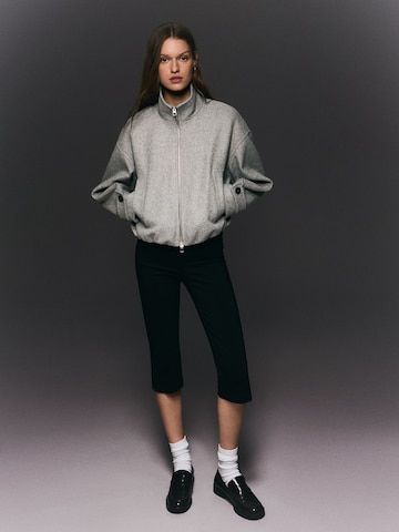 Bershka Преходно яке 'CAZADORA' в сиво