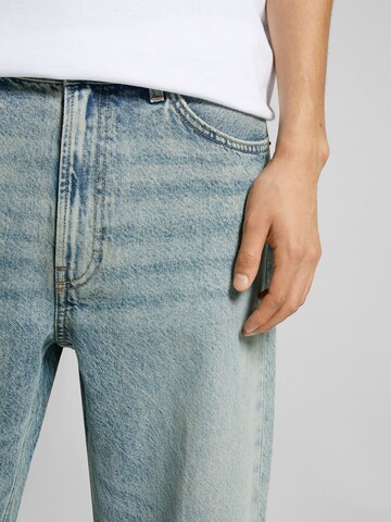 Bershka Loosefit Jeans in Blau