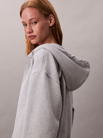 Calvin Klein Jeans Суичъри с качулка в сиво