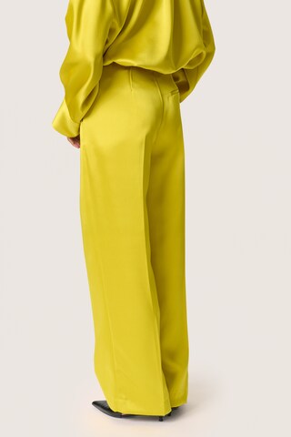 SOAKED IN LUXURY Wide Leg Hose in Gelb