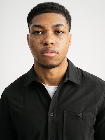 MELA - Regular Fit Camisa 'Ashutosh' em preto