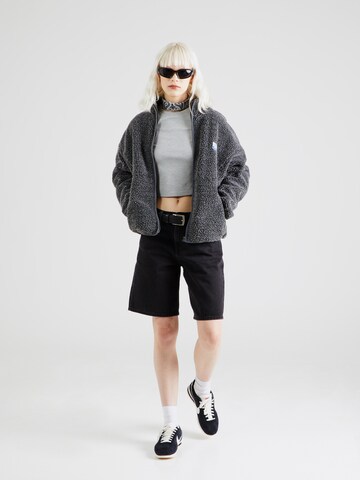 STUDIO SELECT - Camiseta 'Ela' en gris