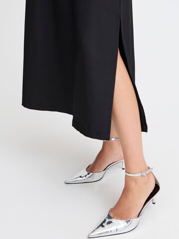 Gonna 'Mmidde' di b.young in nero