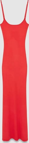 Abito di Dilvin in rosso: frontale