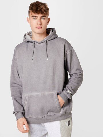 Mennace Sweatshirt in Grau: predná strana