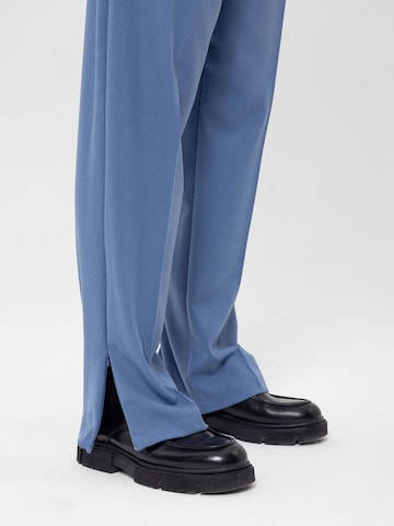 Antioch Loose fit Pleated Pants in Blue