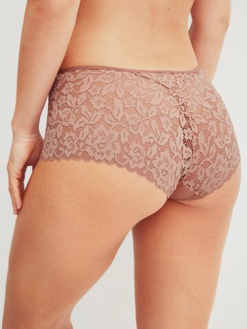 Panty 'Natural Comfort Lace' di CALIDA in beige